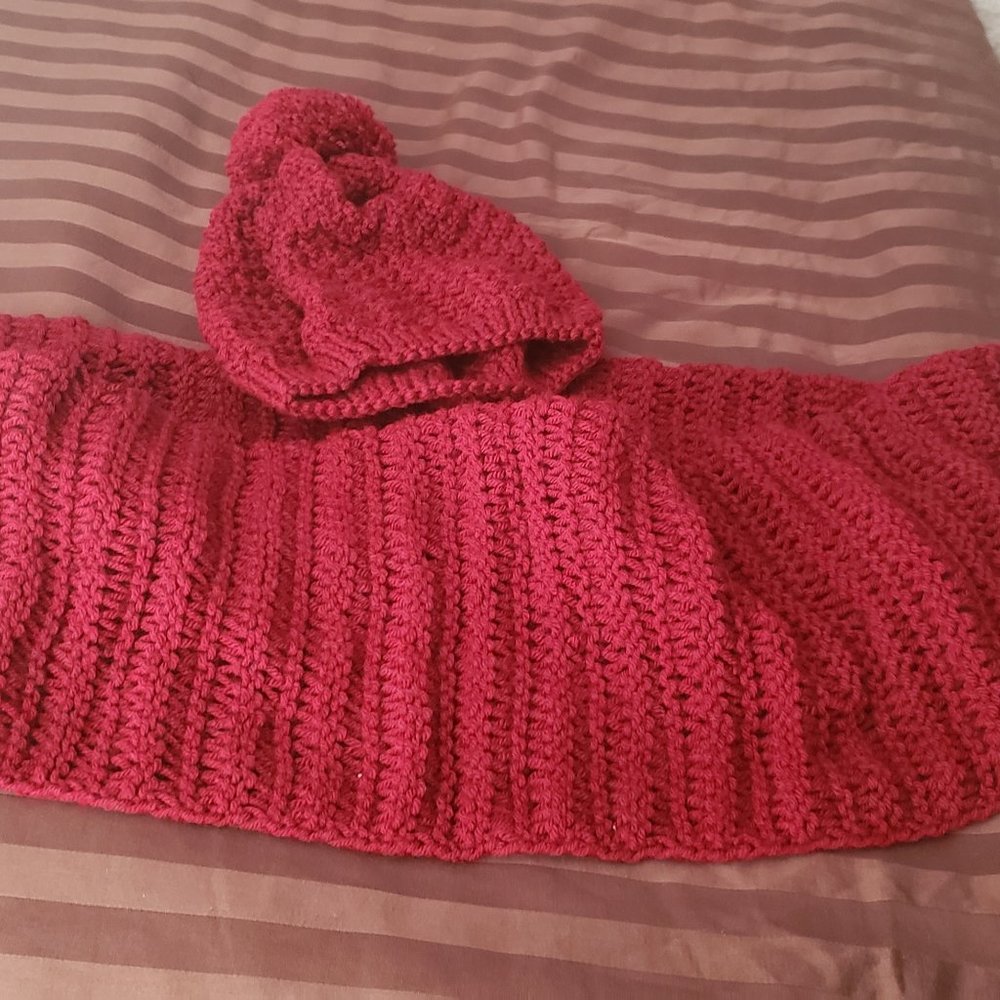 Scarf and hat set